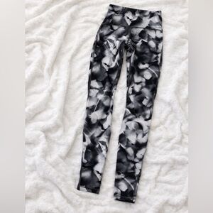 Lululemon Black and White Patterned Leggings size 2